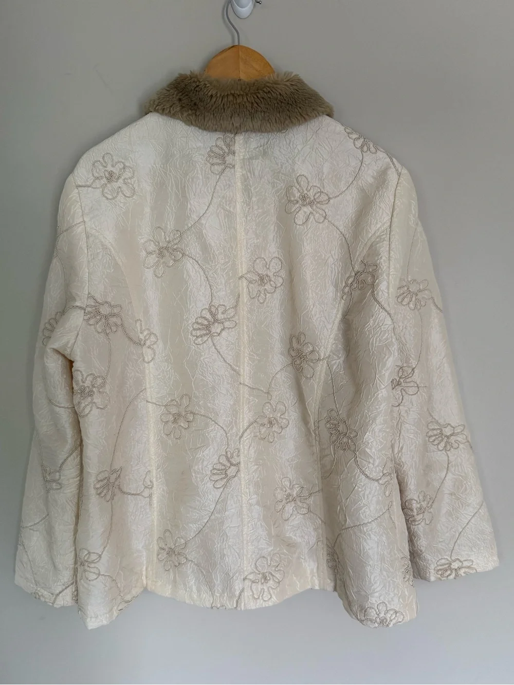 VTG Coldwater Creek Quilted Embroidered Floral Cream Faux Fur Collar Jacket Sz L